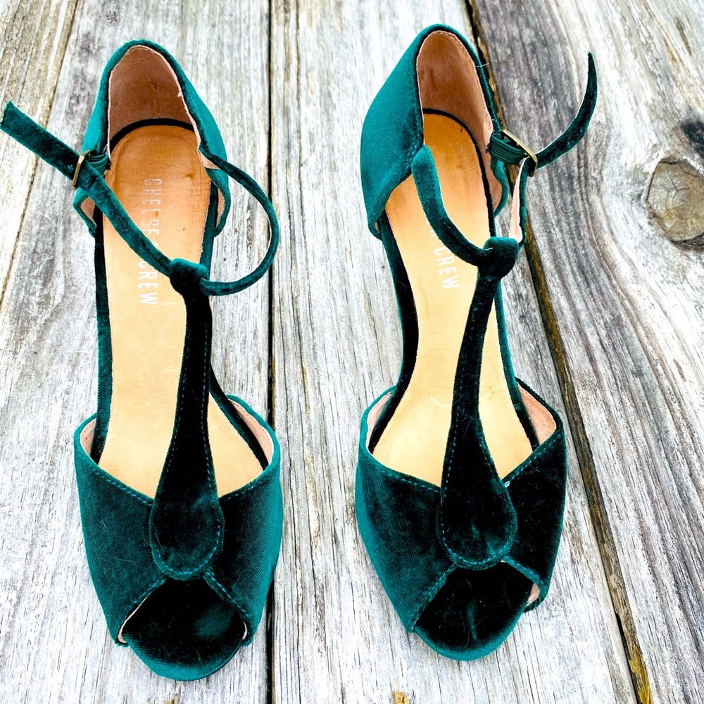 Chelsea Crew 3” green velvet heels. Size 37.